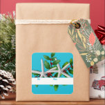 Starfish n Holly Christmas Stickers Aqua<br><div class="desc">Aqua blaue Weihnachtsgeschenksticker mit Seestern und heiligen Design. Zwei Sterne,  grüne Blätter mit roten Beeren bilden dieses Design. Ein weißer Streifen am unteren Rand der quadratischen Aufkleber enthält den "for" und "from" Text. Wählen Sie aus zwei Aufklebergrößen,  aber bitte wählen Sie das matte Finish für das beste Namensschreiben aus.</div>