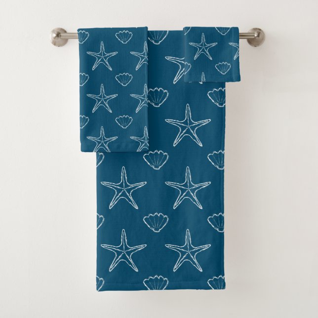 Starfish Seashell Sketch Muster auf Ocean Blue Badhandtuch Set (Insitu)