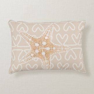Starfish und Netz auf beige pastellfarben, hellbra Dekokissen