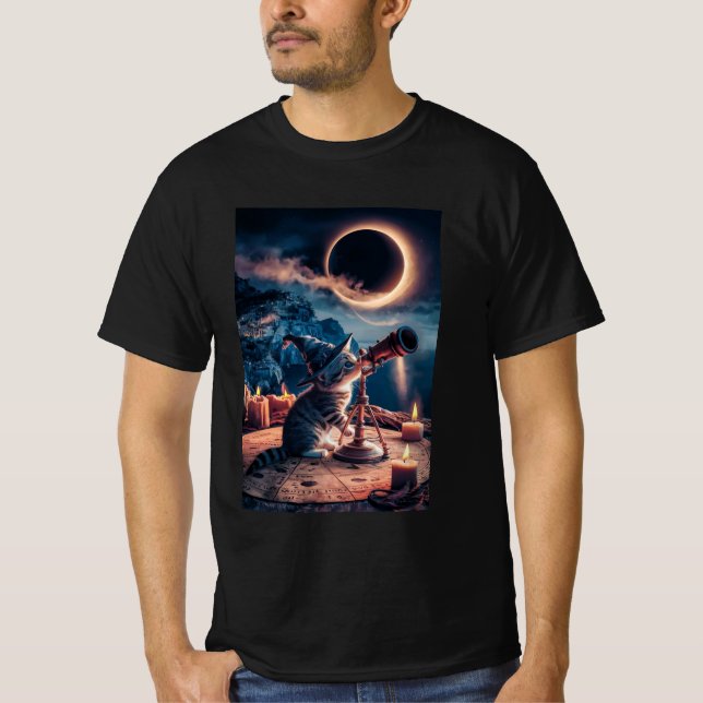 Stargazer Cat: Kosmischer Dreamer-T - Shirt (Vorderseite)