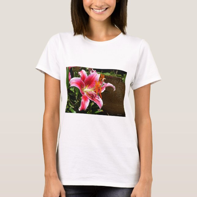 Stargazer Lily Fotograf T-Shirt (Vorderseite)