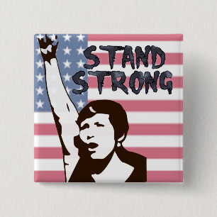 Starke Frauenschaltfläche gegen Trump Button