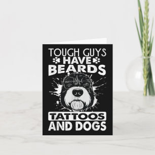 Starke Typ haben Tattoos und Hunde Karte