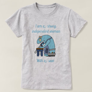 Starke unabhängige Frau mit Säge T-Shirt
