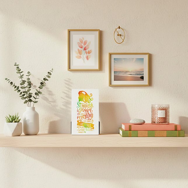 Stärke und Ehre der personalisierten Schrift Fotoplatte (Von Creator hochgeladen)