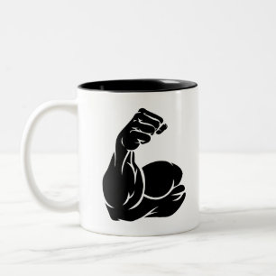 Starker Arm zeigt Biceps Zweifarbige Tasse