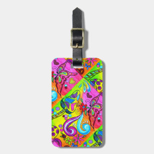 starker psychedelischer Hippie färbt Gepäckanhänger
