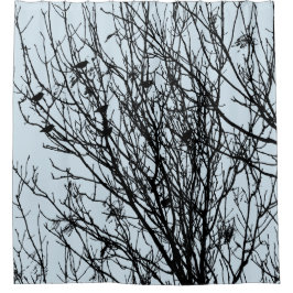 Starlings in einem Baum - Lt Blue Gray #D3E5EF Duschvorhang