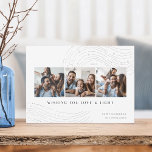 Starred Tidings | 3 Foto Collage Hanukkah Card Feiertagskarte<br><div class="desc">Schicken Sie Hanukkah-Grüße im schicken Stil mit diesen eleganten und modernen Foto-Collage-Karten mit drei quadratischen Fotos, die nebeneinander angeordnet sind und mit Line-gezeichnet Verzierungen an der Spitze und am Ende verziert sind. "Möchten Sie Liebe und Licht" erscheint unter der modernen Schrift, mit Ihrem "Happy Hanukkah" und Ihrem Familiennamen unten rechts....</div>