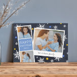 Starry Fotobooth | Hanukkah Foto Collage Card Feiertagskarte<br><div class="desc">Die niedliche Hanukkah-Fotokarte verfügt über einen Foto-Stand mit zwei Fotos und einem blauen Textpanel sowie über einen Instant-Kamera-inspiriert Schnappschuss mit einer handgeschriebenen Beschriftung. Personalisieren Sie das Jahr und Ihren Familiennamen oder Ihre persönliche Nachricht,  auf einem marineblauen Hintergrund mit handgezeichneten Schneeflocken und blauen und goldenen Sternen.</div>