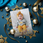 Starry Happy Hanukkah Foto Gold Folien Feiertagskarte<br><div class="desc">Happy Hanukkah mit jüdischen Sternen in realer Folie; wählen Sie aus Gold,  Rose Gold oder Silber. Dunkles Foto-Overlay optional. Passen Sie die Hintergrundfarbe,  den Text an oder fügen Sie bei Bedarf weitere Fotos hinzu.</div>