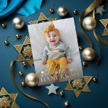 Starry Happy Hanukkah Foto Gold Folien Feiertagspostkarte<br><div class="desc">Happy Hanukkah mit jüdischen Sternen in realer Folie; wählen Sie aus Gold,  Rose Gold oder Silber. Dunkles Foto-Overlay optional. Passen Sie die Hintergrundfarbe,  den Text an oder fügen Sie bei Bedarf weitere Fotos hinzu.</div>