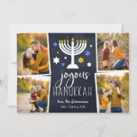 Starry Lights | Hanukkah Foto Collage Card Feiertagskarte<br><div class="desc">Die festliche Hanukkah-Fotokarte zeigt vier Fotos in einem Collage-Layout,  mit "fröhlicher Hanukkah" in weißer Schrift auf marineblau Hintergrund mit einem beleuchteten Menorah und weißen,  blauen und goldenen Sternen. Personalisieren Sie Ihre Namen unten,  und fügen Sie ein zusätzliches Foto auf der Rückseite hinzu.</div>