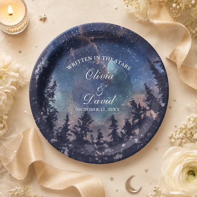 Starry Night Forest Wedding Pappteller (Starry Night Forest Wedding Paper Plates on an elegant celestial wedding table with flowers)