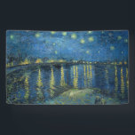 Starry Night Over the River Rhone (von van Gogh) Banner<br><div class="desc">Dieses Design zeigt ein Gemälde des niederländischen Post-Impressionisten Vincent van Gogh (1853-1890), der weithin als eine der einflussreichsten Persönlichkeiten der Western-Kunstgeschichte anerkannt ist. Es ist ein Landschaftsbild, das die französische Stadt Arles abends vom Ufer der Rhône zeigt. Die Szene, die van Gogh für sein Gemälde wählte, erlaubte ihm, die Reflexionen...</div>