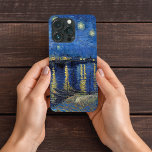 Starry Night über Rhone Vincent van Gogh Case-Mate iPhone Hülle<br><div class="desc">Ein iPhone 13 Pro Gehäuse mit Vincent van Gogh's,  Starry Night Over the Rhone (1888),  feiner Kunst postimpressionistisches Gemälde. Eine Sternennacht mit Booten im Hafen.</div>