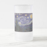 Starry Night, Van Gogh Französisch Stadt Saint Rem Mattglas Bierglas<br><div class="desc">Eine französische Stadt "Saint Remy" ist mit der Leuchtdichte der Sterne an einer blauen Sternennacht erstarrt. Starlight über der Stadt mit Wolken,  Sternen und hellgelben Halbmond um Mitternacht. Vintage postimpressionistische Malerei des französischen Malers Vincent Van Gogh.</div>