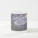 Starry Night, Van Gogh Französisch Stadt Saint Rem Mattglastasse<br><div class="desc">Eine französische Stadt "Saint Remy" ist mit der Leuchtdichte der Sterne an einer blauen Sternennacht erstarrt. Starlight über der Stadt mit Wolken,  Sternen und hellgelben Halbmond um Mitternacht. Vintage postimpressionistische Malerei des französischen Malers Vincent Van Gogh.</div>