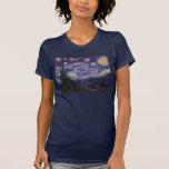 Starry Night, Van Gogh Französisch Stadt Saint Rem T-Shirt<br><div class="desc">Eine französische Stadt "Saint Remy" ist mit der Leuchtdichte der Sterne an einer blauen Sternennacht erstarrt. Starlight über der Stadt mit Wolken,  Sternen und hellgelben Halbmond um Mitternacht. Vintage postimpressionistische Malerei des französischen Malers Vincent Van Gogh.</div>