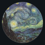 Starry Night - van Gogh Runder Aufkleber<br><div class="desc">Von der Nackenleuchte des Bergarbeiters bis zu der, die er auf seinem Fenstersill nach der Szene mit Gauguin platzierte; vom Abend-Stern, den er 1875 in Corot Olive Orchard feststellte, bis hin zu dem Brief, den er seinem Bruder im August 1888 schrieb, in dem er sagte: "Irgendwann werden Sie ein Bild...</div>