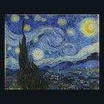 Starry Night Vincent Van Gogh Fotodruck<br><div class="desc">Die Starry Night von Vincent Van Gogh, Öl auf der Leinwand 1889, ist ein Landschaftsbild, das von einem großen Wirbel glänzender Sterne über einer Landschaft von entlegener Stadt und sanften Hügeln zeichnet. Im Vordergrund steht ein Zypressenbaum aus Single wie eine dunkelgrüne Flamme. Van Gogh malte sein sternenförmiges Meisterwerk nicht aus...</div>