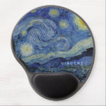 Starry Night Vincent van Gogh Gel Mousepad<br><div class="desc">Dieses schöne, feine Kunstdesign zeigt das berühmte Bild des niederländischen postimpressionistischen Malers Vincent van Gogh "The Starry Night". Während seines am Asyl von Saint Remy in den 1880er Jahren malte van Gogh die sanften Hügel und Zypressenbäume, die er aus seinem Fenster sah. Er fügte auch das Dorf hinzu, das er...</div>