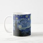 Starry Night Vincent van Gogh Gemälde Tasse<br><div class="desc">Dieses schöne, feine Kunstdesign zeigt das berühmte Bild des niederländischen postimpressionistischen Malers Vincent van Gogh "The Starry Night". Während seines am Asyl von Saint Remy in den 1880er Jahren malte van Gogh die sanften Hügel und Zypressenbäume, die er aus seinem Fenster sah. Er fügte auch das Dorf hinzu, das er...</div>