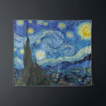 Starry Night | Vincent van Gogh Wandteppich<br><div class="desc">Starry Night (1889) von dem niederländischen Künstler Vincent Van Gogh. Original Artwork ist ein Öl auf der Leinwand,  das einen kraftvollen postimpressionistischen Nachthimmel in launischen Blau- und Gelbtönen darstellt. Verwenden Sie die Entwurfstools,  um einen benutzerdefinierten Text hinzuzufügen oder das Bild zu personalisieren.</div>