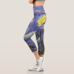 Starry Night von Vincent van Gogh Capri Leggings<br><div class="desc">Starry Night by Vincent van Gogh ist ein Vintages, kunstvolles Post-Impressionismus Landschaft Stadtbild mit Blick auf Saint Remy, Frankreich aus van Gogh Asyl. Der Nachthimmel wirbelt mit Wolken und leuchtendem Halbmond und strahlenden Sternen über dem malerischen Dorf. Starry Night ist wahrscheinlich van Goghs berühmteste Gemälde und wurde während des Tages...</div>