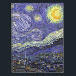 Starry Night von Vincent van Gogh Notizblock<br><div class="desc">Starry Night by Vincent van Gogh ist ein Vintages, kunstvolles Post-Impressionismus Landschaft Stadtbild mit Blick auf Saint Remy, Frankreich aus van Gogh Asyl. Der Nachthimmel wirbelt mit Wolken und leuchtendem Halbmond und strahlenden Sternen über dem malerischen Dorf. Starry Night ist wahrscheinlich van Goghs berühmteste Gemälde und wurde während des Tages...</div>