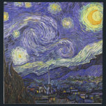 Starry Night von Vincent van Gogh Serviette<br><div class="desc">Starry Night by Vincent van Gogh ist ein Vintages, kunstvolles Post-Impressionismus Landschaft Stadtbild mit Blick auf Saint Remy, Frankreich aus van Gogh Asyl. Der Nachthimmel wirbelt mit Wolken und leuchtendem Halbmond und strahlenden Sternen über dem malerischen Dorf. Starry Night ist wahrscheinlich van Goghs berühmteste Gemälde und wurde während des Tages...</div>