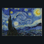 Starry Night von Vincent Van Gogh Tischnummer<br><div class="desc">Starry Night von Vincent Van Gogh, Oil on Leinwand 1889, ist ein Landschaftsbild eines riesigen Schwirls glänzender Sterne über einer Landschaft von abgelegenen Ortschaften und sanften Hügeln, mit einem Single Cypress Baum im Vordergrund wie eine dunkelgrüne Flamme. Van Gogh malte sein sterniges Meisterwerk nicht aus dem Leben, sondern aus dem...</div>