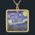 Starry Night von Vincent van Gogh Vergoldete Kette<br><div class="desc">Starry Night by Vincent van Gogh ist ein Vintages, kunstvolles Post-Impressionismus Landschaft Stadtbild mit Blick auf Saint Remy, Frankreich aus van Gogh Asyl. Der Nachthimmel wirbelt mit Wolken und leuchtendem Halbmond und strahlenden Sternen über dem malerischen Dorf. Starry Night ist wahrscheinlich van Goghs berühmteste Gemälde und wurde während des Tages...</div>