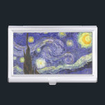 Starry Night von Vincent van Gogh Visitenkarten Dose<br><div class="desc">Starry Night by Vincent van Gogh ist ein Vintages, kunstvolles Post-Impressionismus Landschaft Stadtbild mit Blick auf Saint Remy, Frankreich aus van Gogh Asyl. Der Nachthimmel wirbelt mit Wolken und leuchtendem Halbmond und strahlenden Sternen über dem malerischen Dorf. Starry Night ist wahrscheinlich van Goghs berühmteste Gemälde und wurde während des Tages...</div>