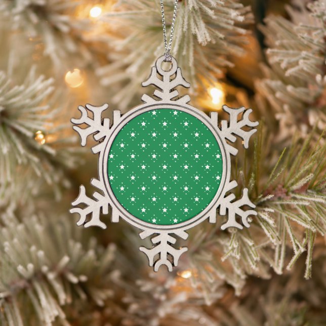 Stars Green Christmas Background Schneeflocken Zinn-Ornament (Baum)