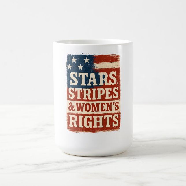 Stars, Stripes & Women’s Rights Distressed Flag Verwandlungstasse (Zentrum)