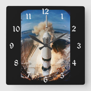 Start der Apollo Saturn V-Rakete zum Mond 1969 Quadratische Wanduhr