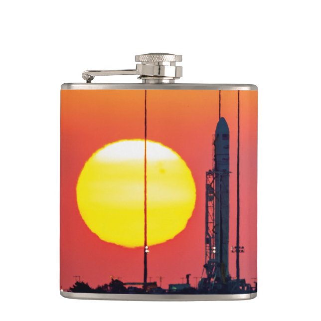 Start der NASA Antares Rocket Sunrise Flachmann (Vorderseite)