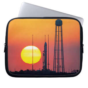 Start der NASA Antares Rocket Sunrise Laptopschutzhülle