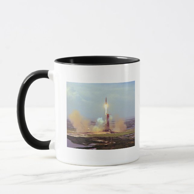 Start des Apollo Soyuz Testprojekts Saturn IB Tasse (Links)