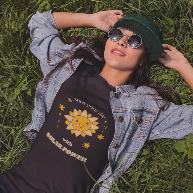 Start your Day with Solar Power - Solarenergie T-Shirt (Von Creator hochgeladen)
