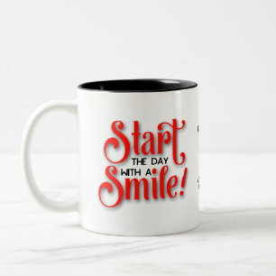 Starten Sie den Tag mit einem Lächeln personalisie Zweifarbige Tasse