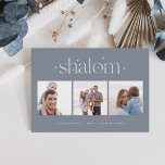 Startende Verbindung | Hanukkah Foto Collage<br><div class="desc">Senden Sie Hanukkah Grüße an Freunde und Familie in schicken Stil mit unseren eleganten Fotokarten. Die Karte ist so konzipiert, dass sie drei Ihrer liebsten quadratischen Fotos, die nebeneinander in einem Collage-Format angeordnet sind, aufnehmen kann. Sie enthält Ihren persönlichen Gruß (mit "fröhlicher Hanukkah" gezeigt) und die Familiennamen, die sich unten...</div>