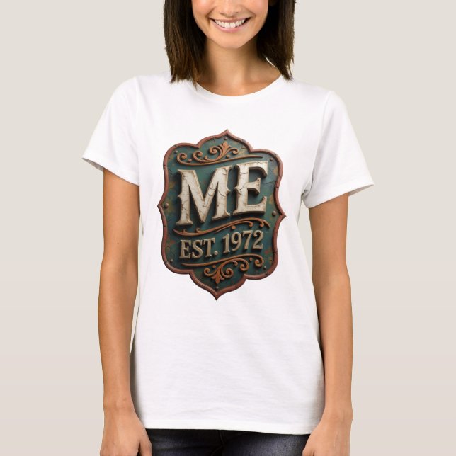 Statement Gold ME EST 1972 Modernes Design T-Shirt (Vorderseite)