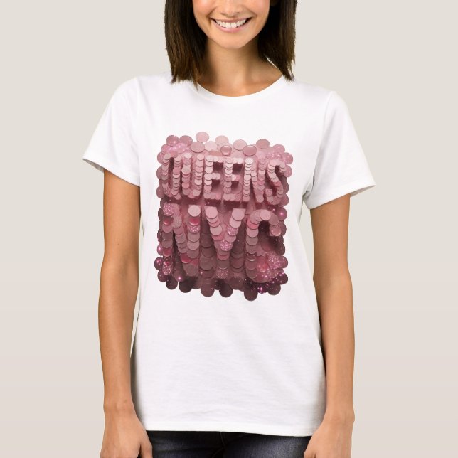 Statement Pink QUEENS NYC Slogandesign T-Shirt (Vorderseite)
