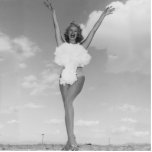Statue 1957 Fräulein-Atombombe Freistehende Fotoskulptur<br><div class="desc">Statue Fräulein-Atombombe. Macht ein großes Gaggeschenk!</div>