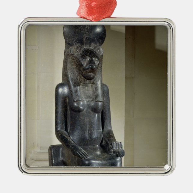 Statue der Löwe-köpfigen Göttin Sekhmet, vom Th Silbernes Ornament (Vorne)