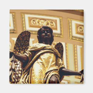 Statue des Engels im Gold Magnet