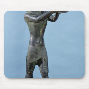 Statue des Gottes Horus, der ein Getränk macht Mousepad