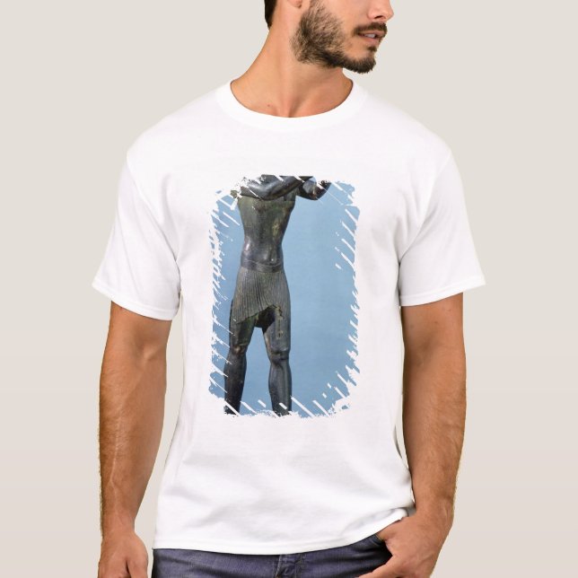 Statue des Gottes Horus, der ein Getränk macht T-Shirt (Vorderseite)